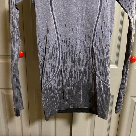 Lululemon Run Swiftly Tech Long Sleeve Crew Heathered Deep Navy Sz 4 - Picture 6 of 10
